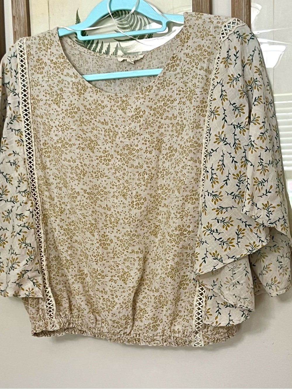 easel Beige Floral Ruffle-Sleeve Blouse with Crochet Trim